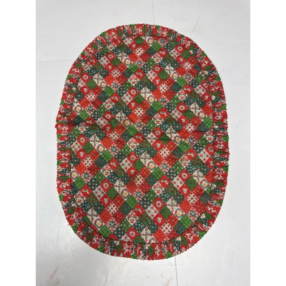 Vintage Christmas Quilted Oval Placemats Set 4 Patchwork Ruffle Holiday